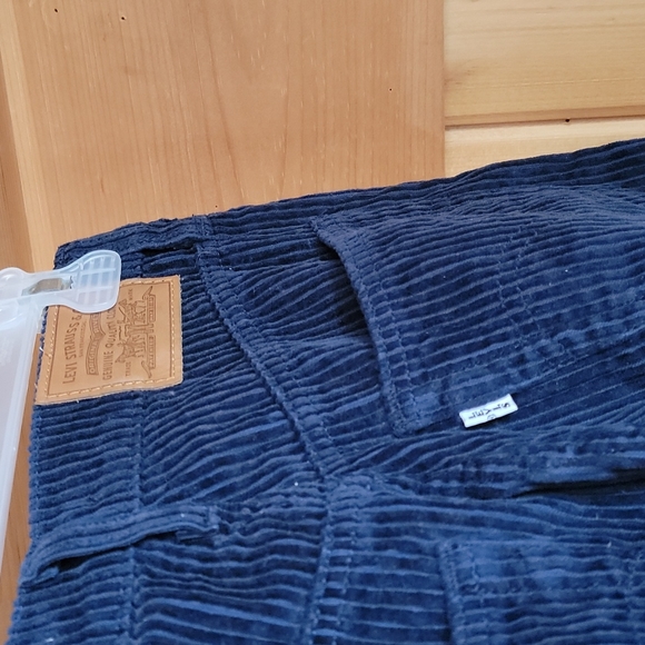 Levi's Ribcage Wide Leg Corduroy Pants - Picture 3 of 4